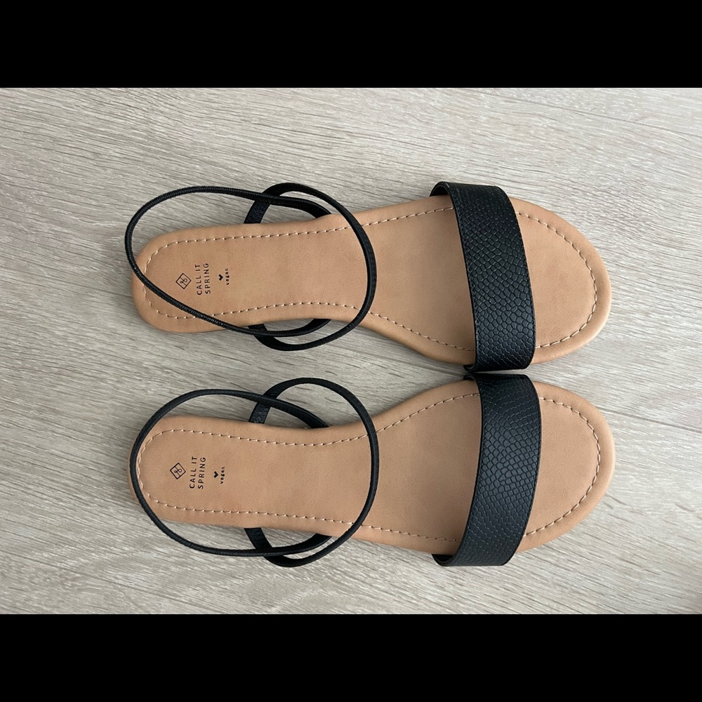 Call it Spring Black Strap sandals - Picture 2 of 4